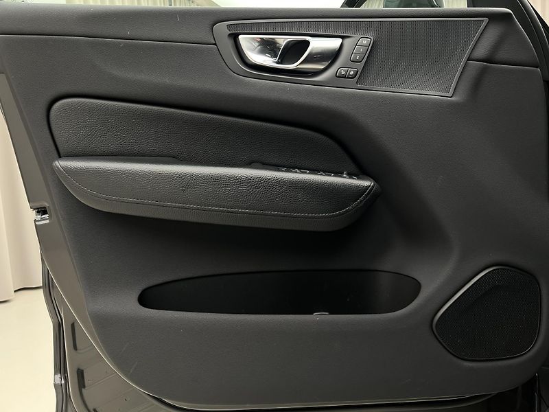 Volvo XC60 B4 INSCRIPTION AUT  - fotka 7 z 40