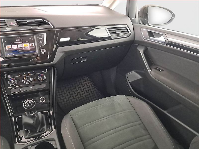 Volkswagen Touran (2016) 1.4 TSI, ČR,1.maj, Tempomat - fotka 8 z 18