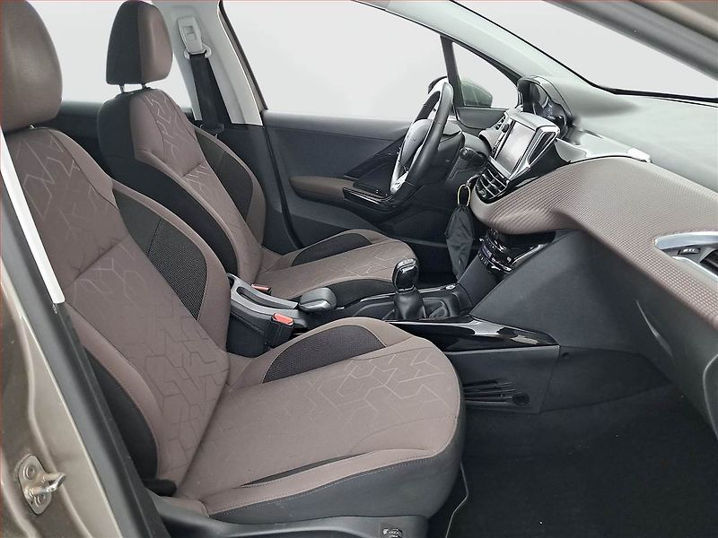 Peugeot 2008 (2015) 1.4 HDi, Tempomat - fotka 9 z 18