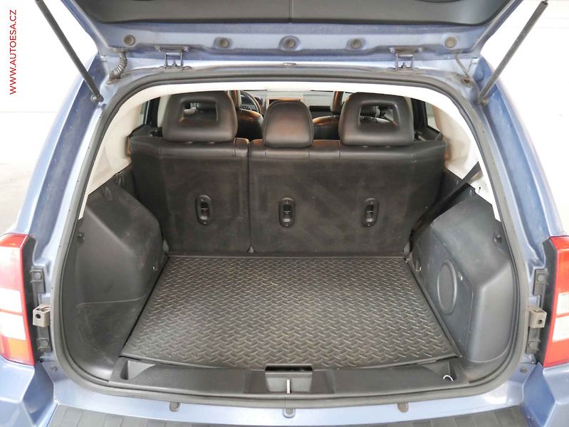 Jeep Compass (2007) 2.4i 4x4, AC, TZ - fotka 7 z 16