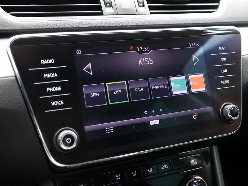 Škoda Superb 1,6 TDI 88kW DSG Aut.klima - fotka 19 z 33