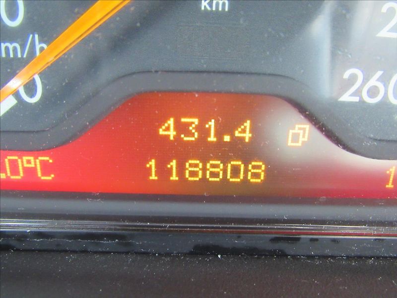 Mercedes-Benz Třídy E 3,2 E 320 Elegance Automat - fotka 14 z 24
