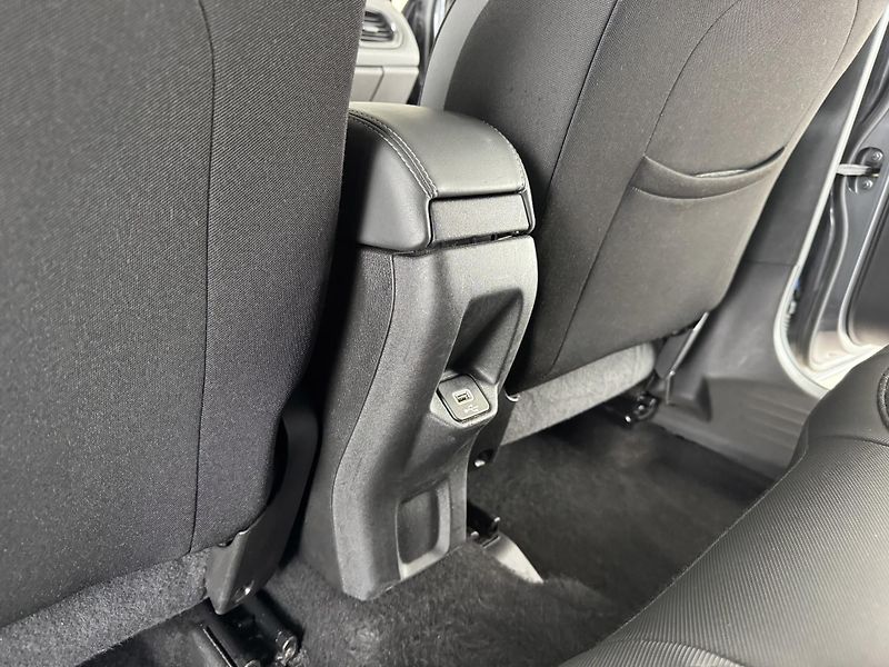 Jeep Renegade 1,3T 4xe*AWD*Distronic*DPH - fotka 32 z 36