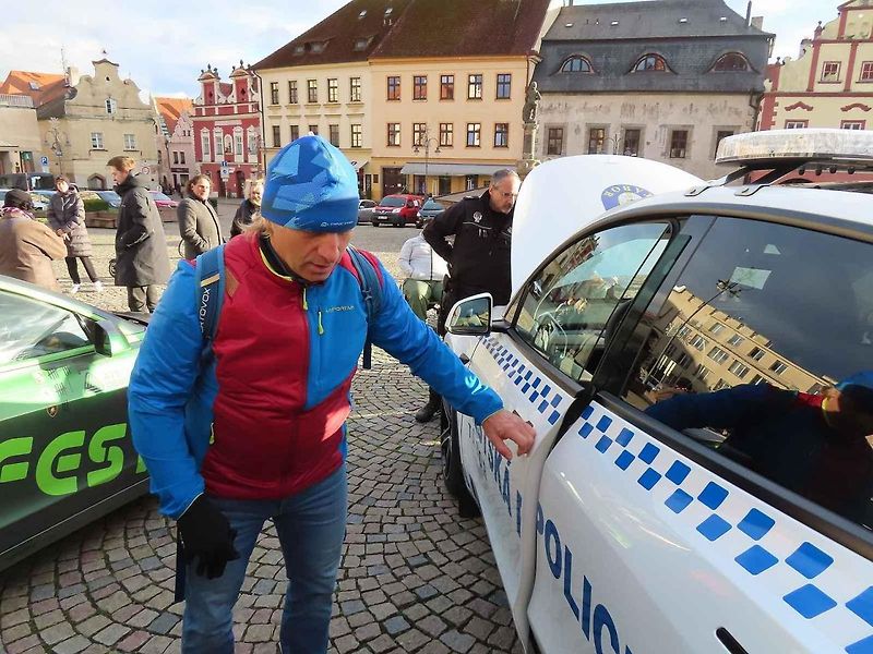 Vozový park Městské policie Tábor jako první v republice rozšiřil elektromobil Tesla Y zhruba za 1,3 milionu. Oficiální představení zásahového vozu veřejnosti se uskutečnilo ve středu 20. listopadu odpoledne na Žižkově náměstí.