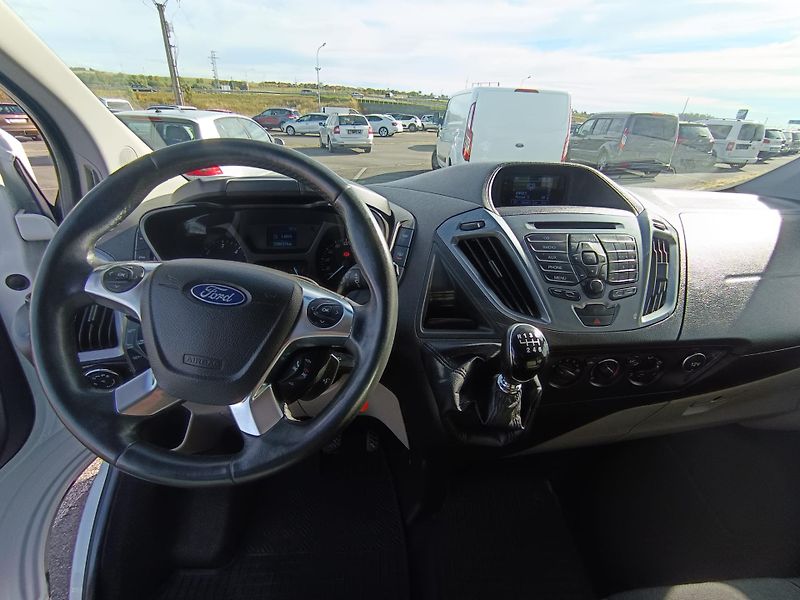 Ford Tourneo Custom (2013) - fotka 17 z 40