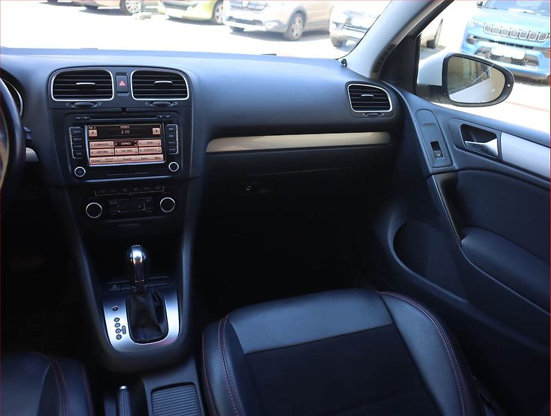 Volkswagen Golf (2011) 1.6 TDI, Automat, Navi - fotka 8 z 16