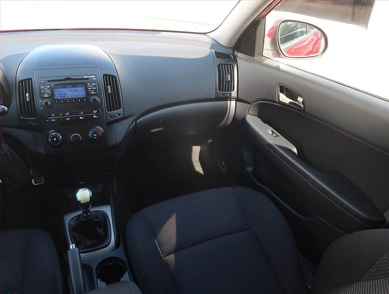 Hyundai i30 (2009) 1.4 CVVT, Serv.kniha - fotka 8 z 17