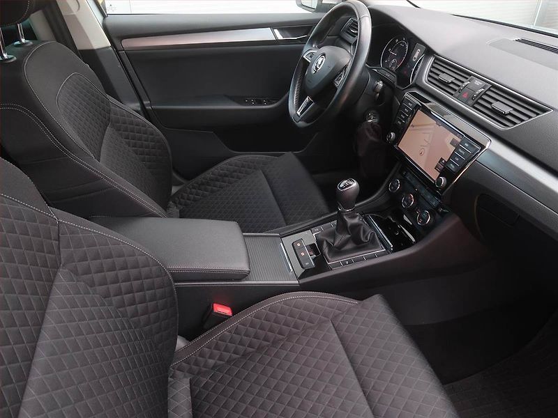 Škoda Superb (2016) Style 2.0 TDI, Navi, Bi-Xenony - fotka 9 z 19