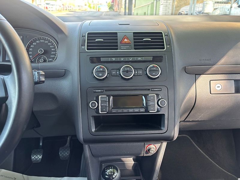 Volkswagen Touran 1.4TSi/2013/7MÍST,MAN6,103kW-Z - fotka 30 z 55