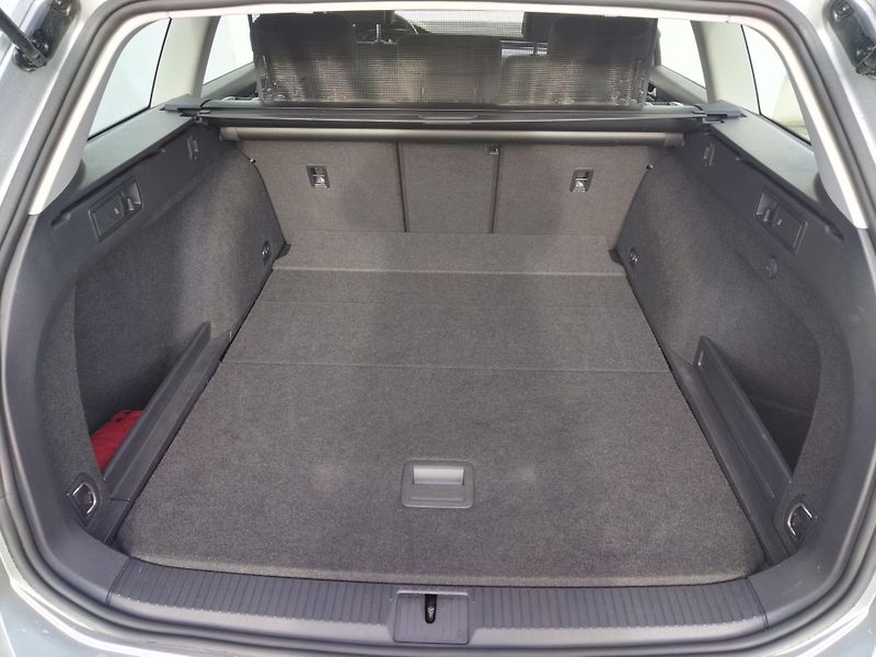 Volkswagen Passat 2.0 TDi DSG 7st. BUSINESS - fotka 13 z 30