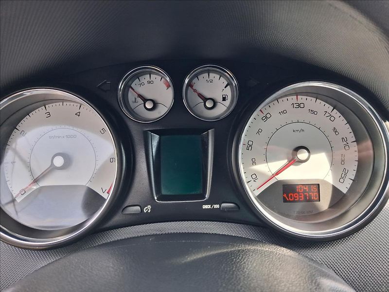 Peugeot 308 1,6 - fotka 10 z 12
