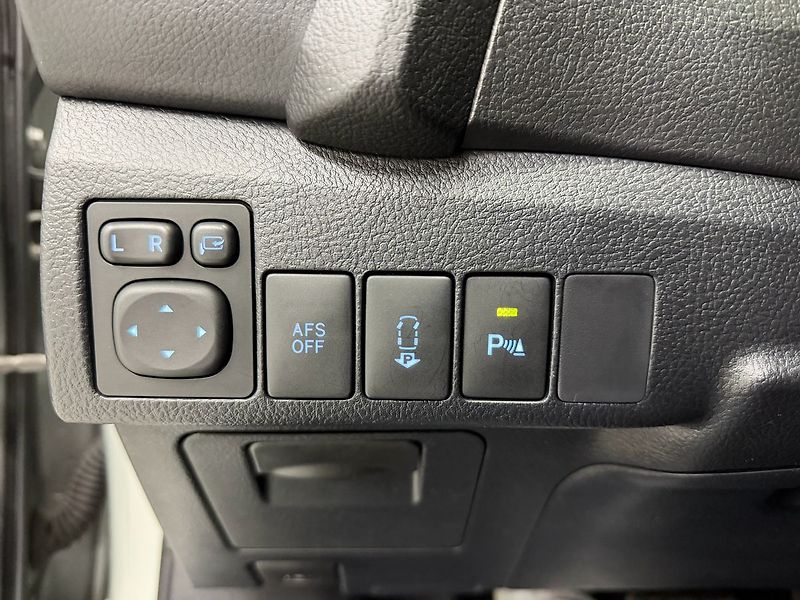 Toyota Auris 1.8 HYBRID e-CVT TS STYLE, KEY - fotka 13 z 18