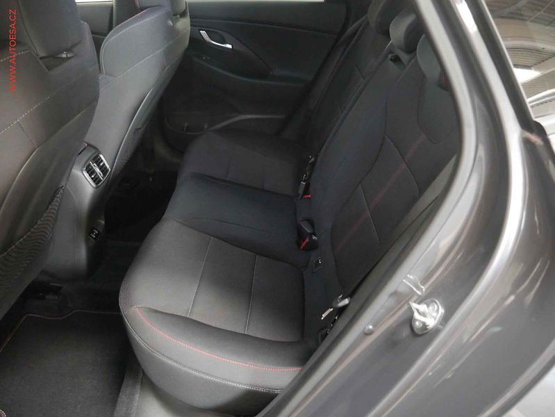Hyundai i30 (2025) 1.5 T- GDI, 2.maj,ČR, LED - fotka 10 z 21