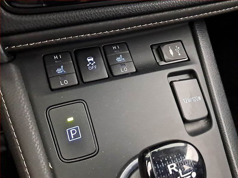 Toyota Auris (2015) Hybrid, Automat, Kůže - fotka 16 z 22
