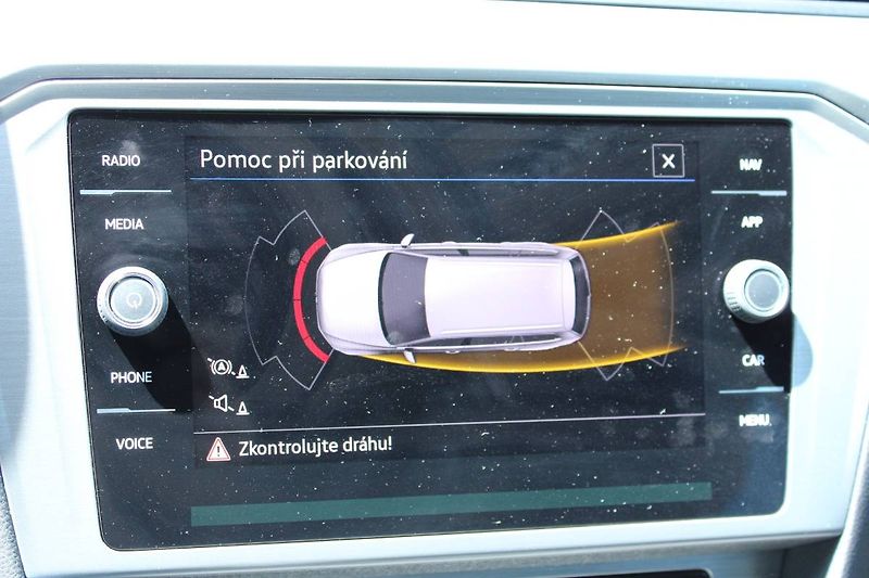 Volkswagen Passat (2022) 2.0 TDI 110kW manuál tažné - fotka 9 z 35