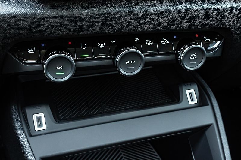 Citroën C4 1,2 MAX 130k Automat + ZIMA - fotka 15 z 18