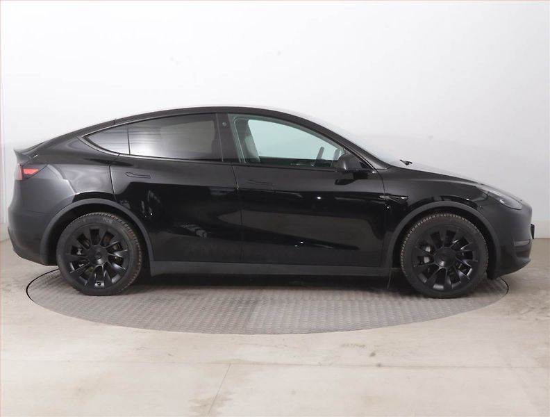 Tesla Model Y (2022) Long Range AWD 79kWh, SoH 93% - fotka 6 z 21