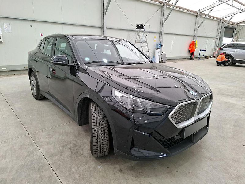 BMW iX2 (2024) xDrive30 | AWD - fotka 1 z 7