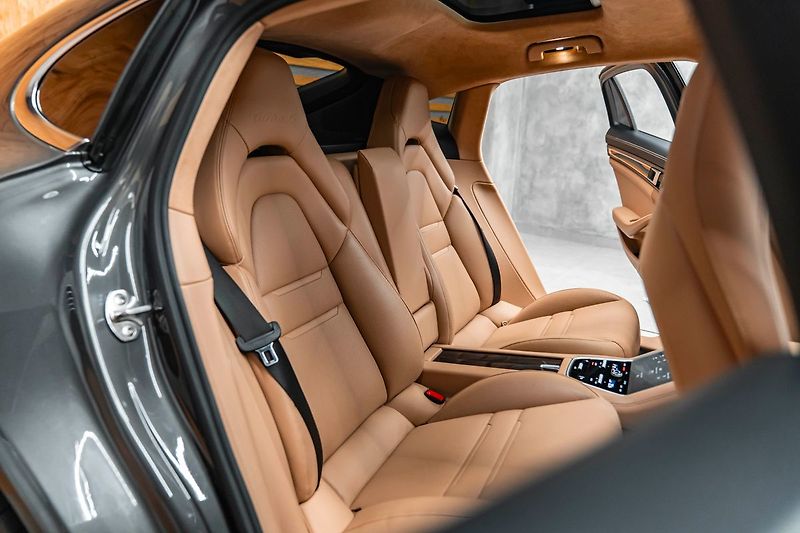 Porsche Panamera Turbo S E-hybrid, SportDesign, - fotka 21 z 25