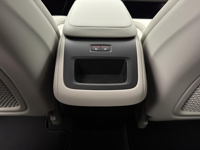 Volvo XC90 (2026) B5 AWD AUT BRIGHT PLUS 7míst - fotka 29 z 32