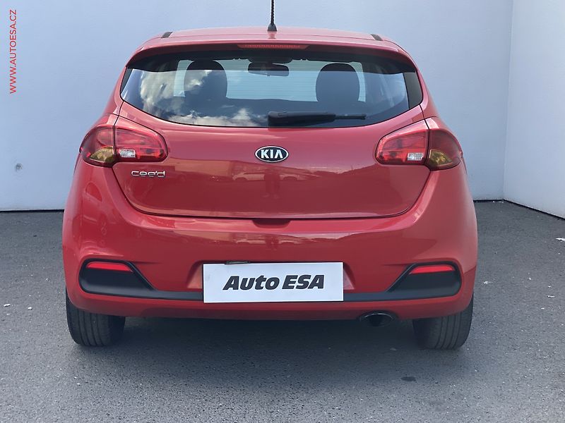 Kia Ceed (2013) 1.6GDi, ČR, AC, STK5/28 - fotka 5 z 16