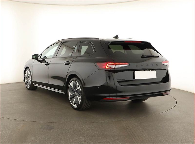 Škoda Superb (2025) 2.0 TDI, SPORTLINE, 4X4 - fotka 4 z 21