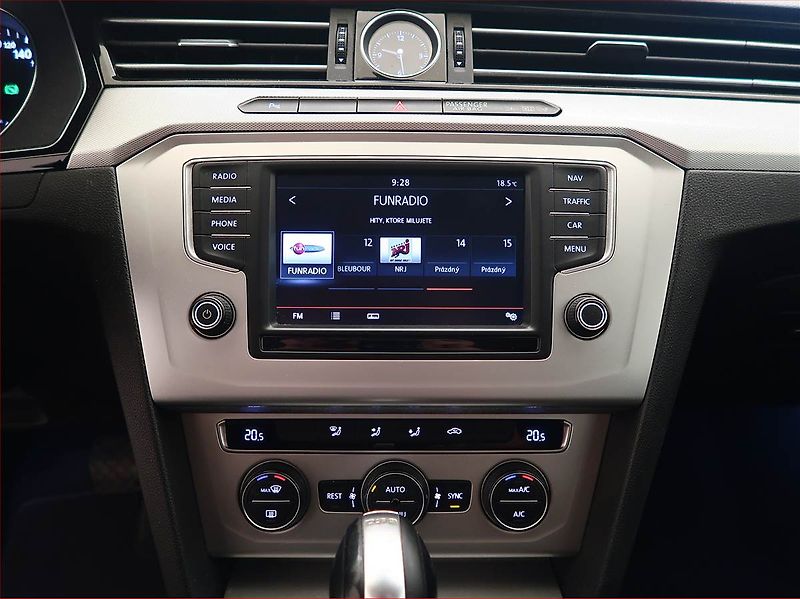 Volkswagen Passat (2015) 2.0 TDI, Automat, Navi - fotka 12 z 18
