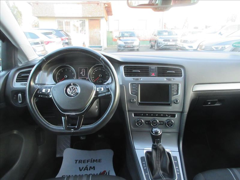 Volkswagen Golf 1,4 TSI 92kW Nez.top Edice Lou - fotka 8 z 14