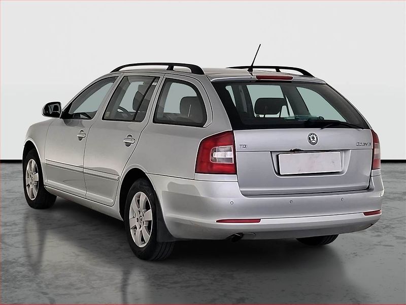 Škoda Octavia (2011) Elegance 1.6 TDI, Serv.kniha - fotka 4 z 19