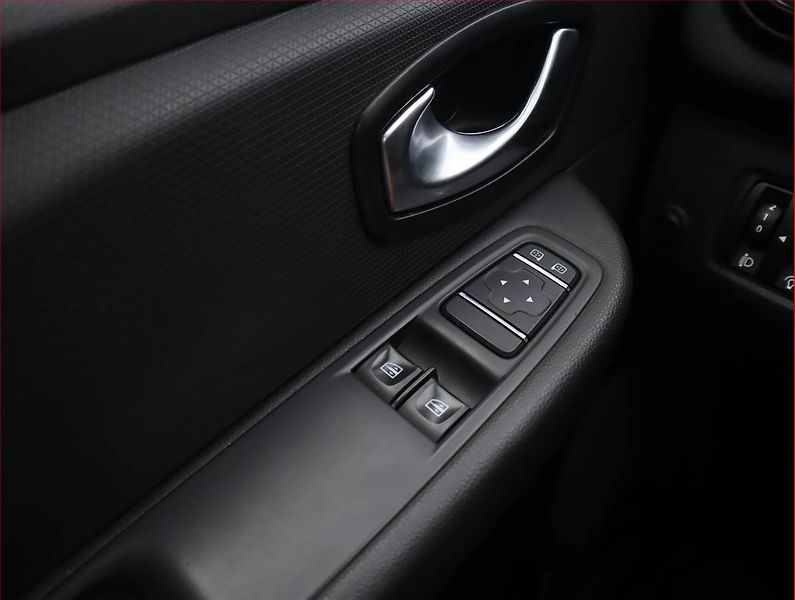 Renault Clio (2019) Limited 0.9 TCe, Navi - fotka 18 z 19