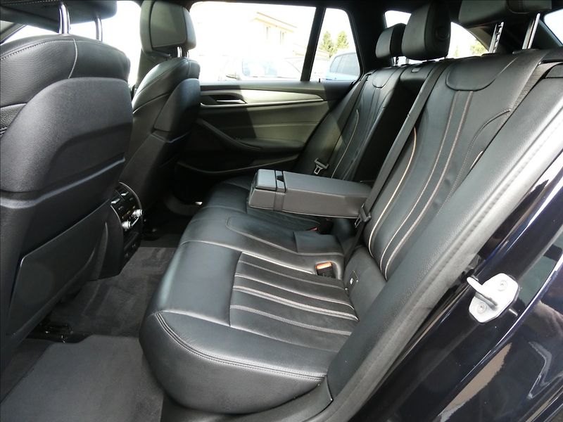 BMW Řada 5 3,0 540d xDrive 235kW MPaket,D - fotka 24 z 50