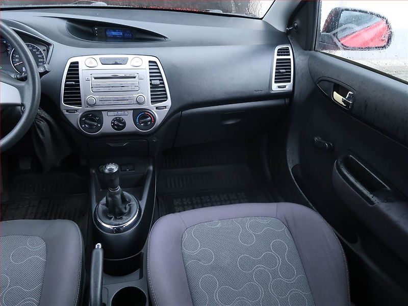 Hyundai i20 (2011) 1.2, Serv.kniha, po STK - fotka 8 z 13