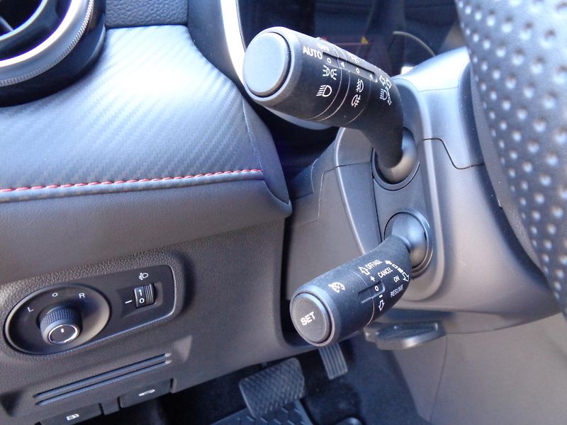 MG ZS 1,0i 111 PS,AT,Excl,MÁLO KM! - fotka 12 z 31