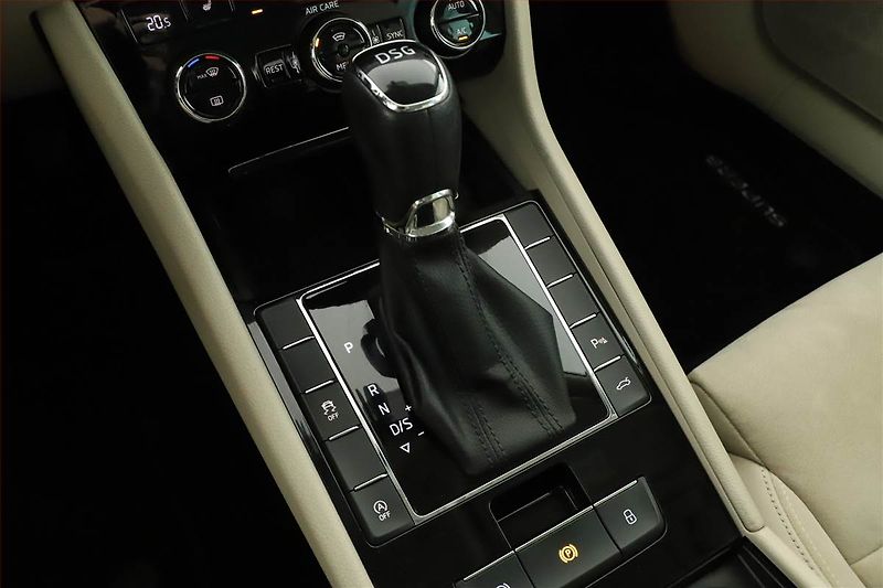 Škoda Superb (2017) Style 2.0 TSI, Automat, Kůže - fotka 16 z 21