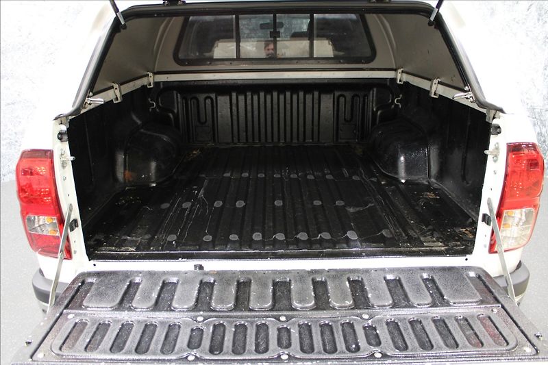 Toyota Hilux 2,4 D-4D 150 4x4 1.majitel, CZ - fotka 6 z 33