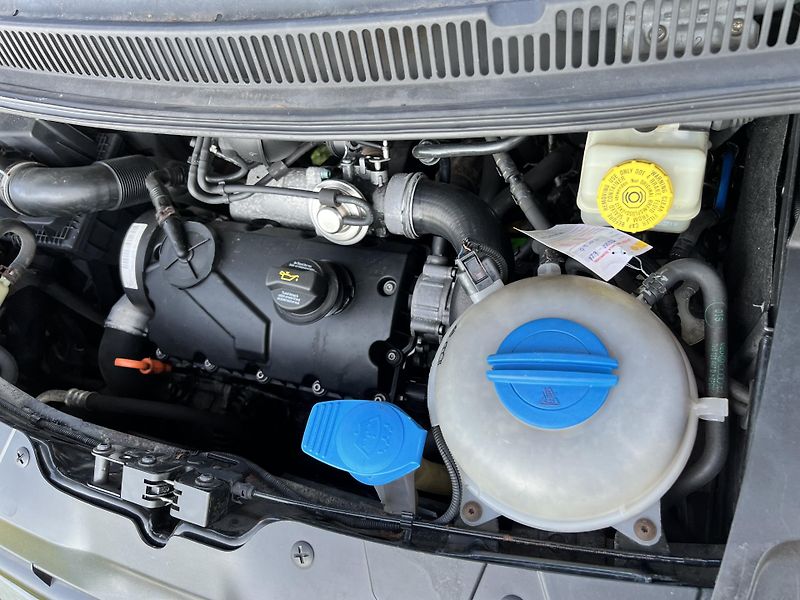 Volkswagen Transporter 1.9TDI 77KW,6MÍST,1MAJ,127TKM - fotka 45 z 45