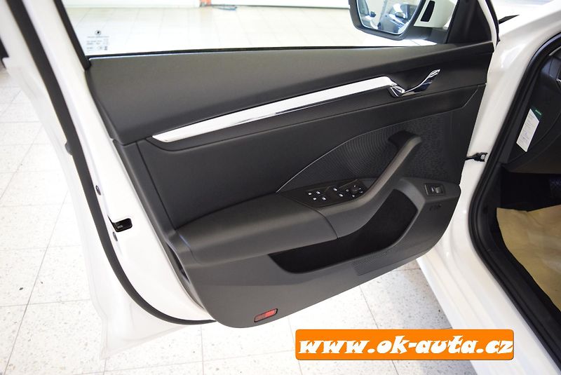 Škoda Octavia 2.0 TDI STYLE PLUS MATRIX DSG  - fotka 35 z 77