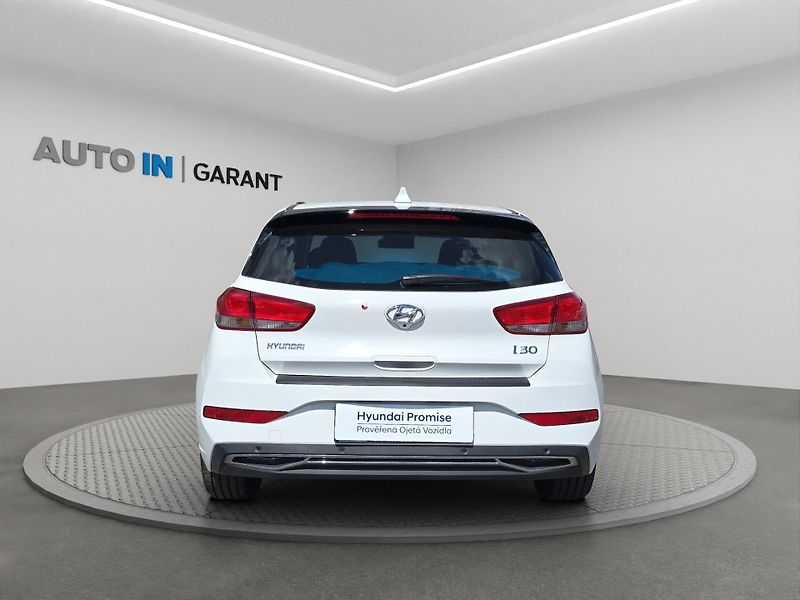 Hyundai i30 (2023) Comfort 1.5i 81kw, serv. kniha - fotka 6 z 24