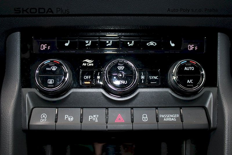 Škoda Karoq (2023) 1,5 TSI 110 kW Sportline - fotka 17 z 30