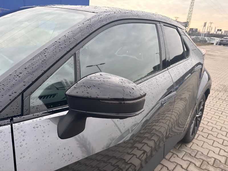Toyota C-HR 2,0 HEV e-CVT GR Sport - fotka 29 z 30