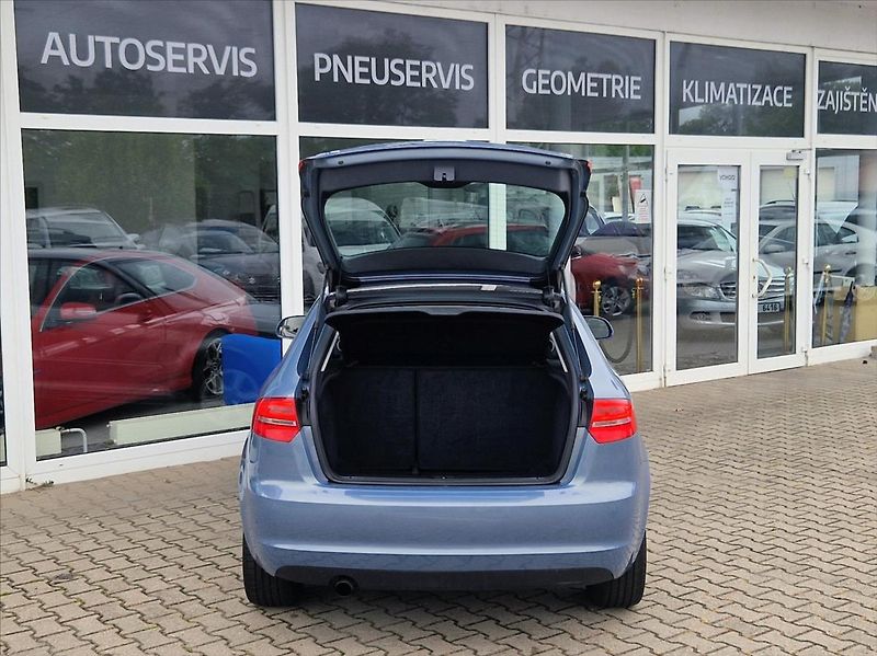 Audi A3 1,6 MPI SPORTBACK AUTOAC PANO - fotka 9 z 32