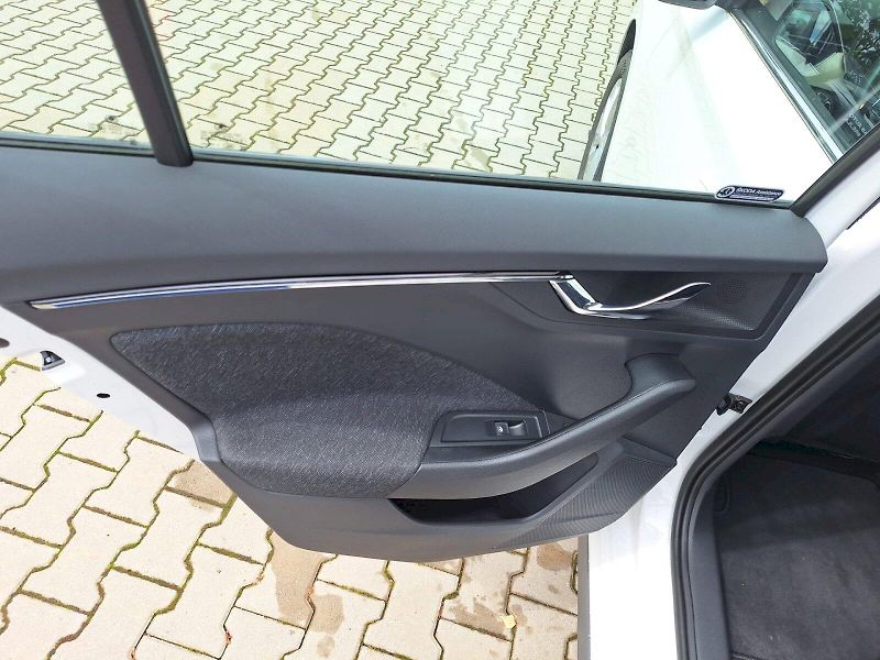 Škoda Kamiq (2023) 1.0 TSI / 81 kW / 6MP / Style - fotka 31 z 34