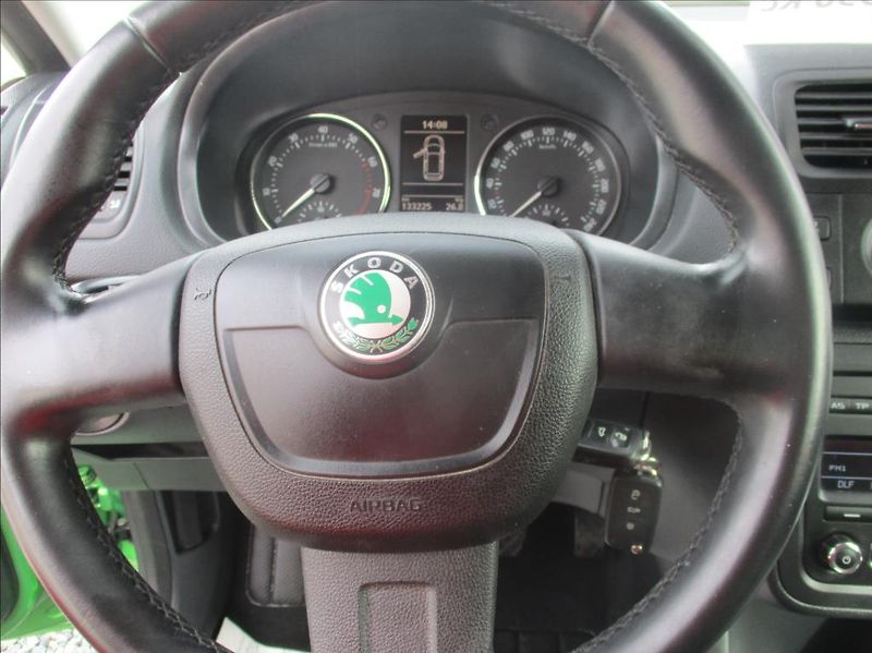 Škoda Fabia 1,2 TSI, klimatizace, serviska - fotka 17 z 33