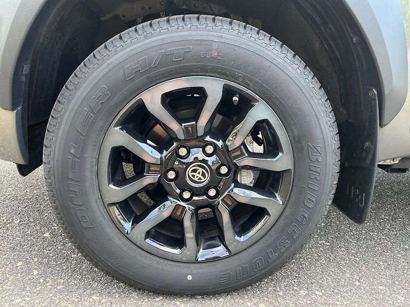 Toyota Hilux 2.8L Diesel  6 AT Invincible - fotka 29 z 29