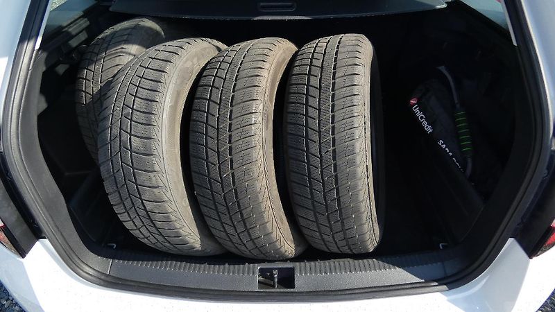 Škoda Fabia Combi 1.0 TSI Active Tour - fotka 17 z 19