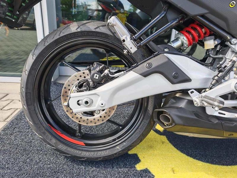 Aprilia (2026) Tuono 457 E5+ - fotka 5 z 38