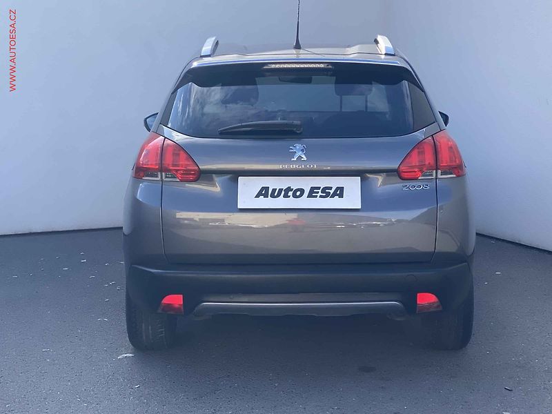 Peugeot 2008 (2015) 1.2 PT, Style, navi - fotka 5 z 15