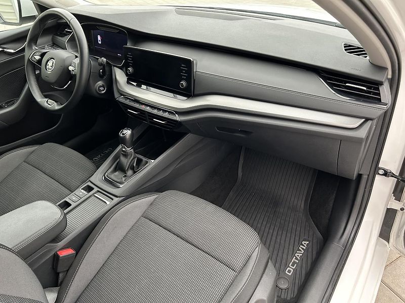 Škoda Octavia 2.0 TDI Ambition Plus - fotka 25 z 28
