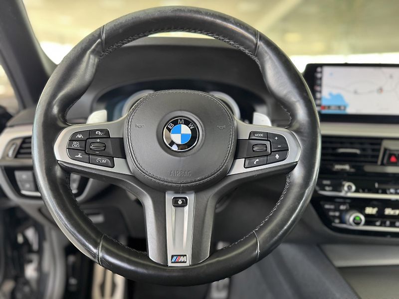 BMW Řada 5 530i xDrive*M-SPORT*REZERVACE! - fotka 28 z 42