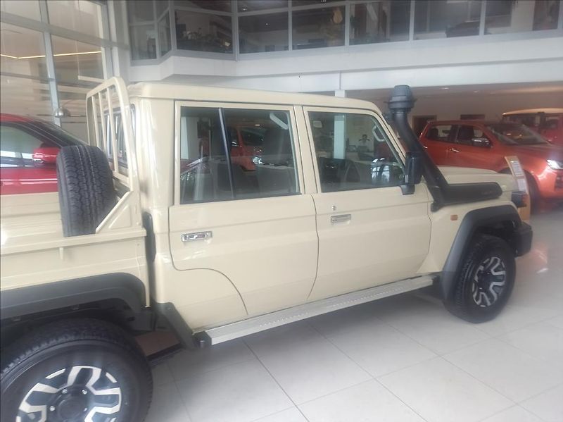 Toyota Land Cruiser V6 5MT LX MY24  GRJ79 DC 4,0 - fotka 5 z 28